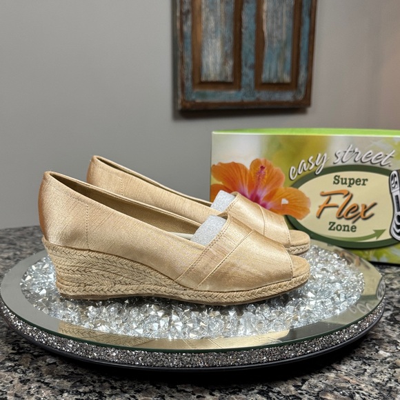 easy street Shoes - Women’s Jasper Champagne gold satin Espadrille Wedge Slip-On Shoes NEW 8 Wide